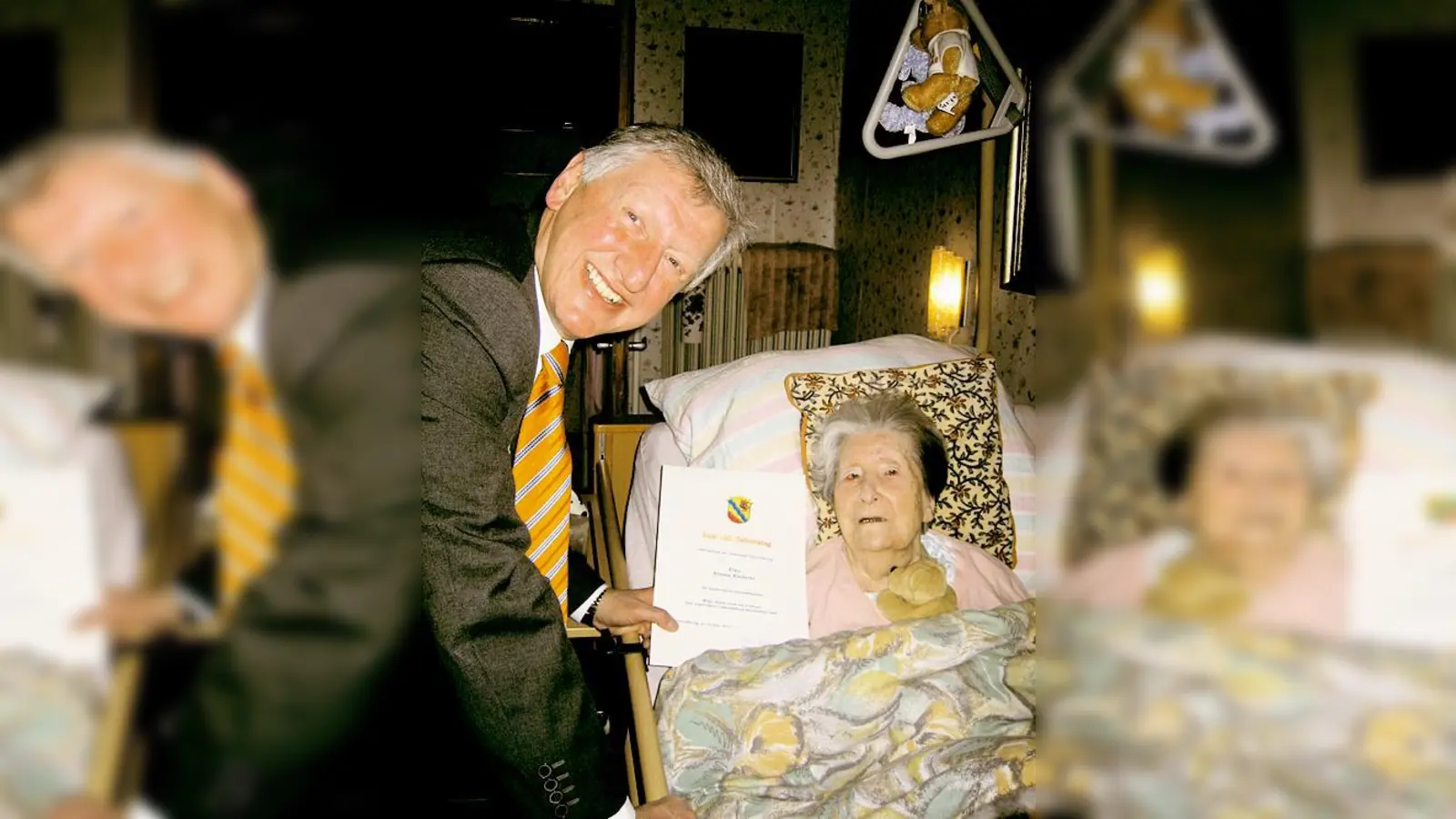 Bürgermeister Franz Schwarz besuchte Aloisia Riederer  an ihrem besonderen Tag. 	 (Foto: Privat)