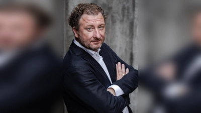 Der Schauspieler Stefan Wilkening berichtet über die vielen Seiten der Liebe, begleitet von wunderbarer Musik. (Foto: Bianca Faltermeier)