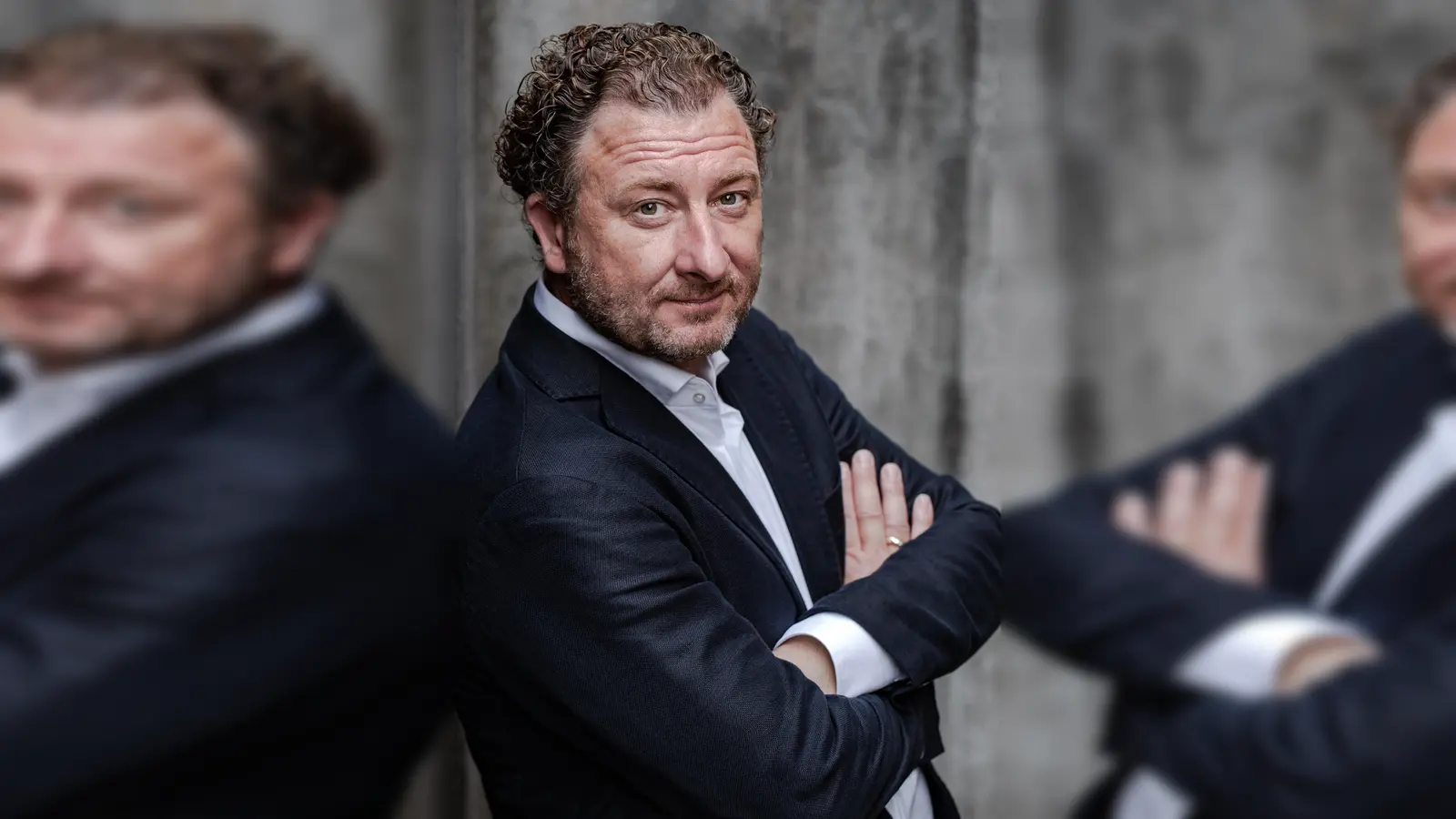 Der Schauspieler Stefan Wilkening berichtet über die vielen Seiten der Liebe, begleitet von wunderbarer Musik. (Foto: Bianca Faltermeier)