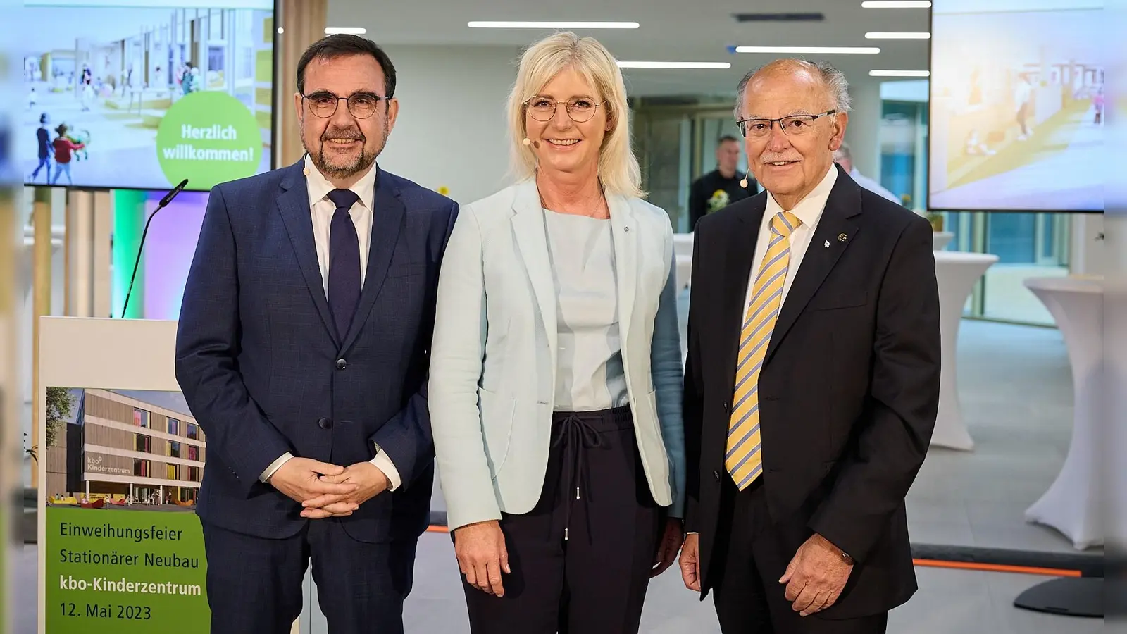 (von links): Gesundheitsminister Klaus Holetschek, Sozialministerin Ulrike Scharf und Josef Mederer, Bezirkstagspräsident von Oberbayern und Verwaltungsratsvorsitzender des Klinikverbundes. (Foto: StMAS)