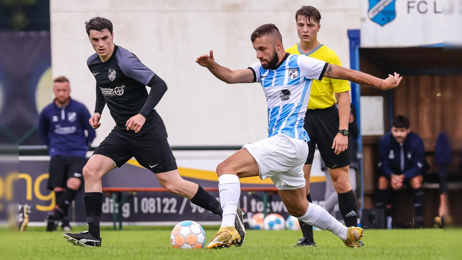 Baran Sagiroglu (rechts) vom Bezirksligisten SVN München ist einer der sechs Nominierten für den Bayern-Treffer des Monats Oktober. (Foto: Christian Riedel/fotografie-riedel.net)