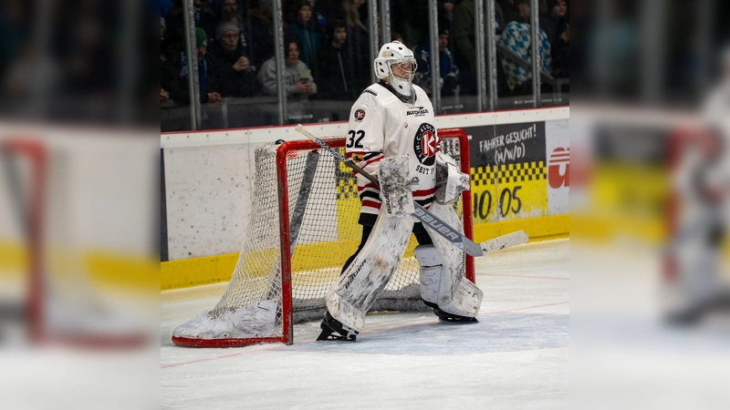 Backup-Torhüter Patrick Mayer vom EHC Klostersee bei einem Einsatz in der laufenden Playoff-Serie. (Foto: smg)