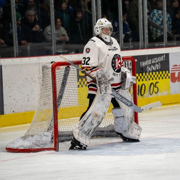 Backup-Torhüter Patrick Mayer vom EHC Klostersee bei einem Einsatz in der laufenden Playoff-Serie. (Foto: smg)