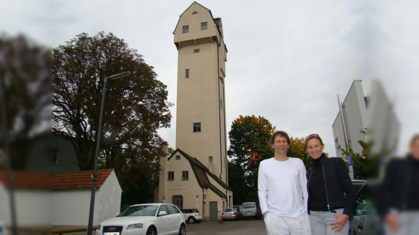 Winfried Kaftan und Claudia Waltl haben den alten Aubinger Wasserturm gründlich renoviert. Foto: Steipe (Foto: Steipe)