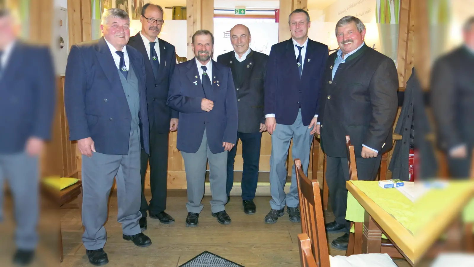 Die neue (und alte) Vorstandschaft des Krieger- und Soldatenvereins Vaterstetten (v.l.n.r): Oskar Betzl, Rolf Pfaff, Wilhelm Reitsberger, Wolfgang Scheuren, Günther Ebner, Kassier, und Georg Reitsberger.. (Foto: W. Scheuren)
