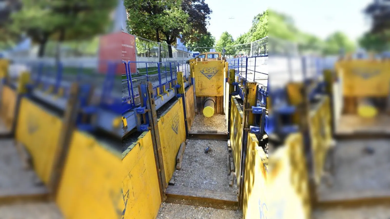 Auf das komplette Aufgraben kann beim Relining verzichtet werden. Das schont Anwohner und Bewuchs. (Foto: SWM)