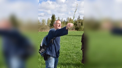 Das vermeintliche Unkraut ist ein schmackhaftes Pflänzlein. Auf Tour mit Kräuterkenner Thomas Lenz. (Foto: Hauck)