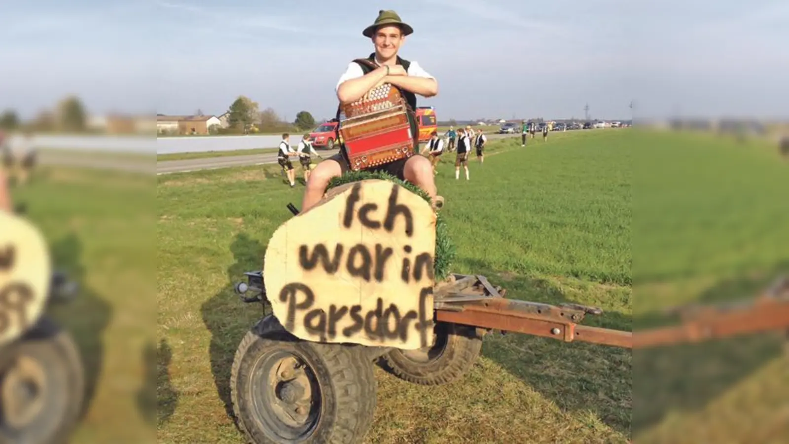 Am Sonntag brachten die Parsdorfer Maibaumdiebe den Baum zurück nach Weißenfeld. 	 (Foto: Maibaumfreunde)