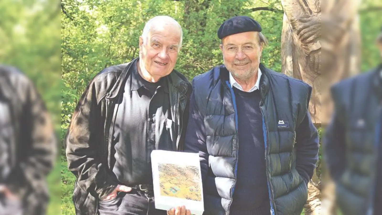 Oskar Holl und Klaus Bäumler freuen sich über das neue Nachschlagewerk zur Maxvorstadt.	 (Foto: scy)