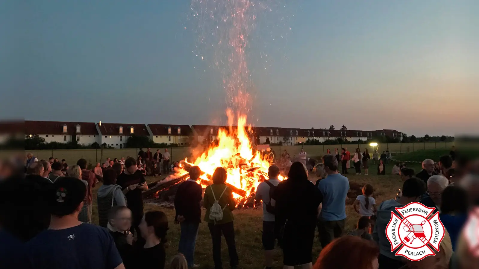 Am 29. Juni findet die Sonnwendfeier mit Feuer der FFW Perlach statt. Alle sind eingeladen. (Foto: FFW Perlach)