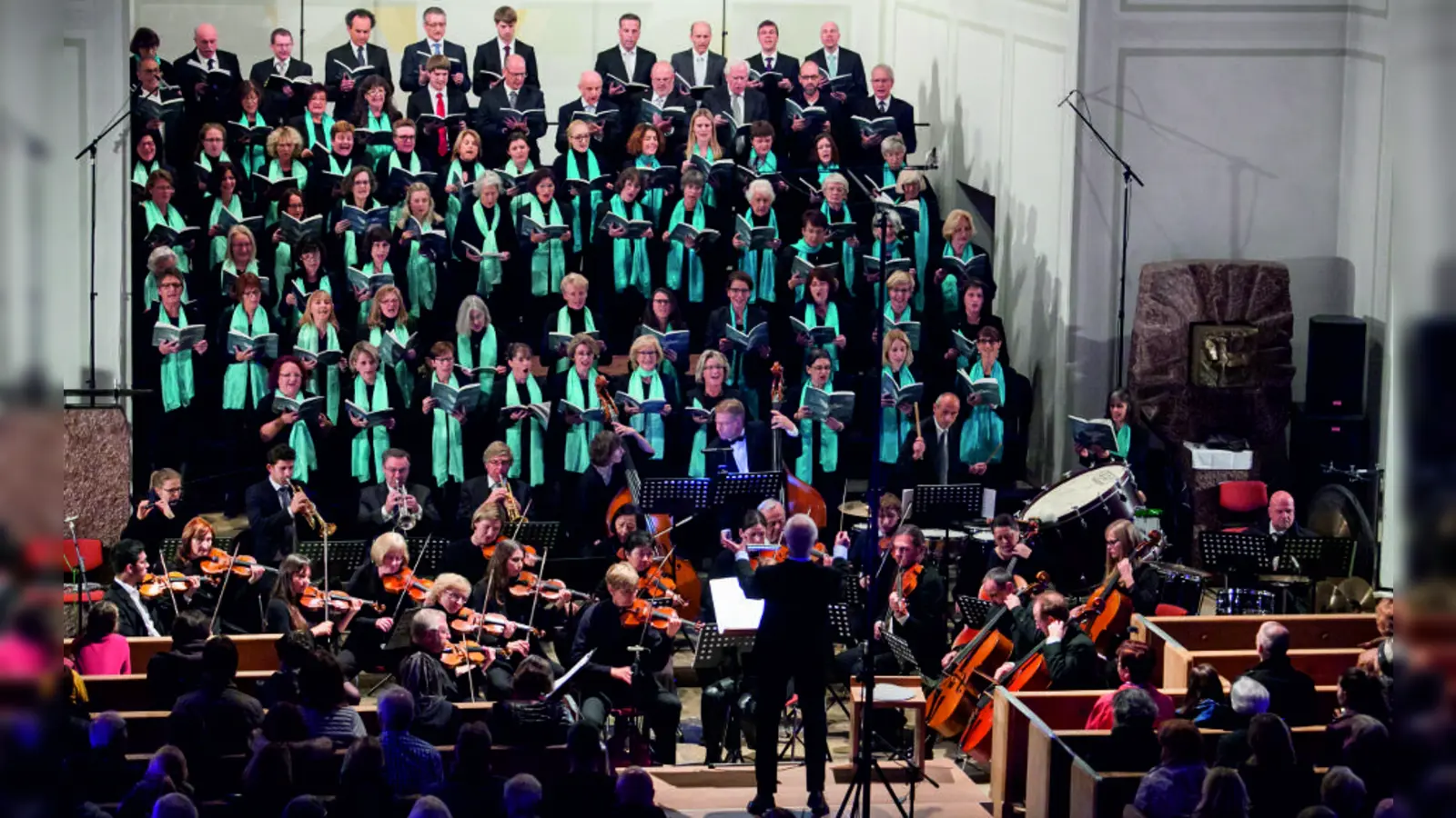 Zu hören sind Kirchenchor und Orchester von St. Emmeram unter der Leitung von Armin Jäck. (Foto: VA)