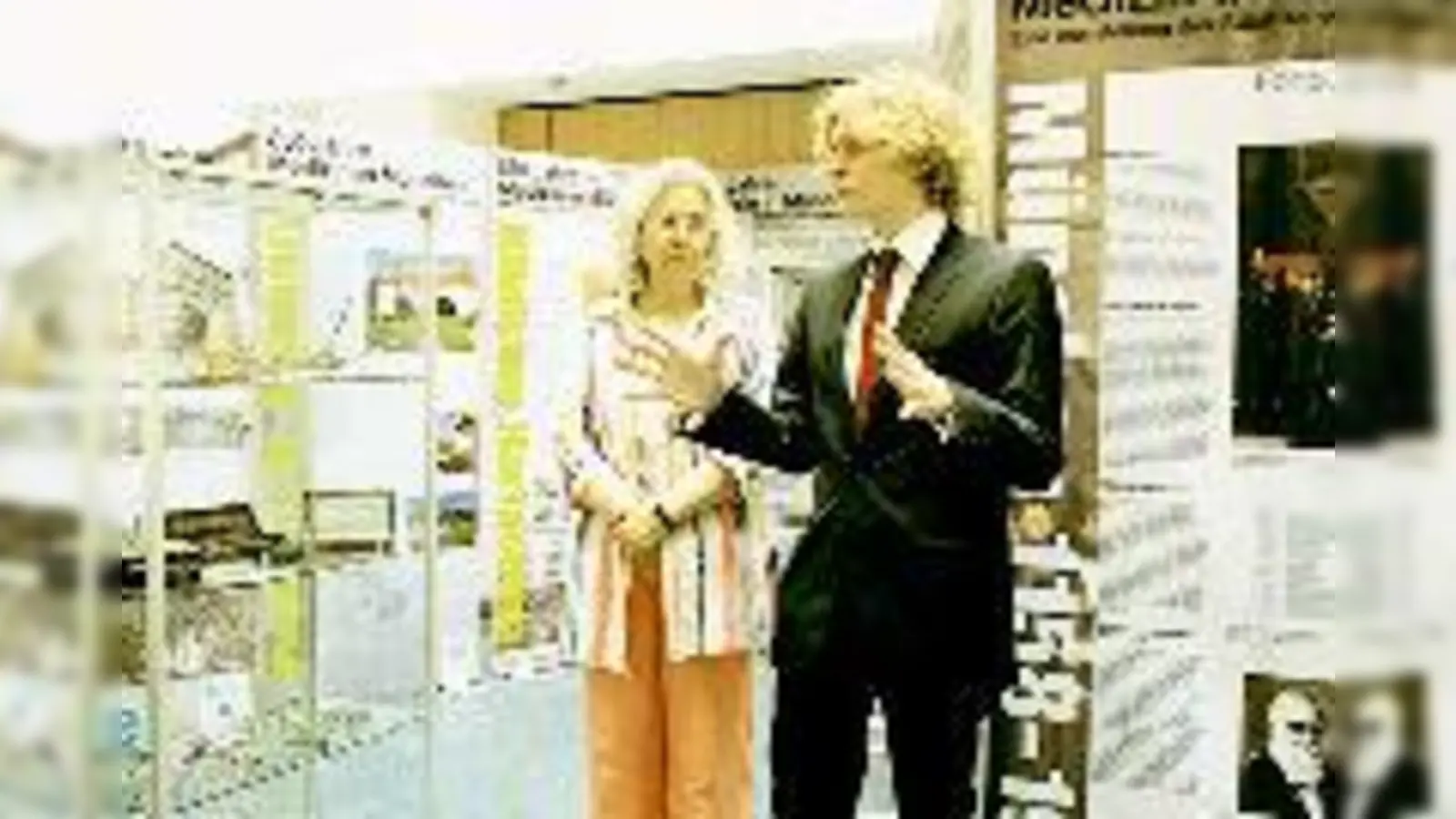 Klinikdirektorin Birgitta Köbach eröffnete zusammen mit Projektleiter Dr. Matthias Georgi die Ausstellung »850 Jahre Medizin in München«.  (Foto: Hirt)