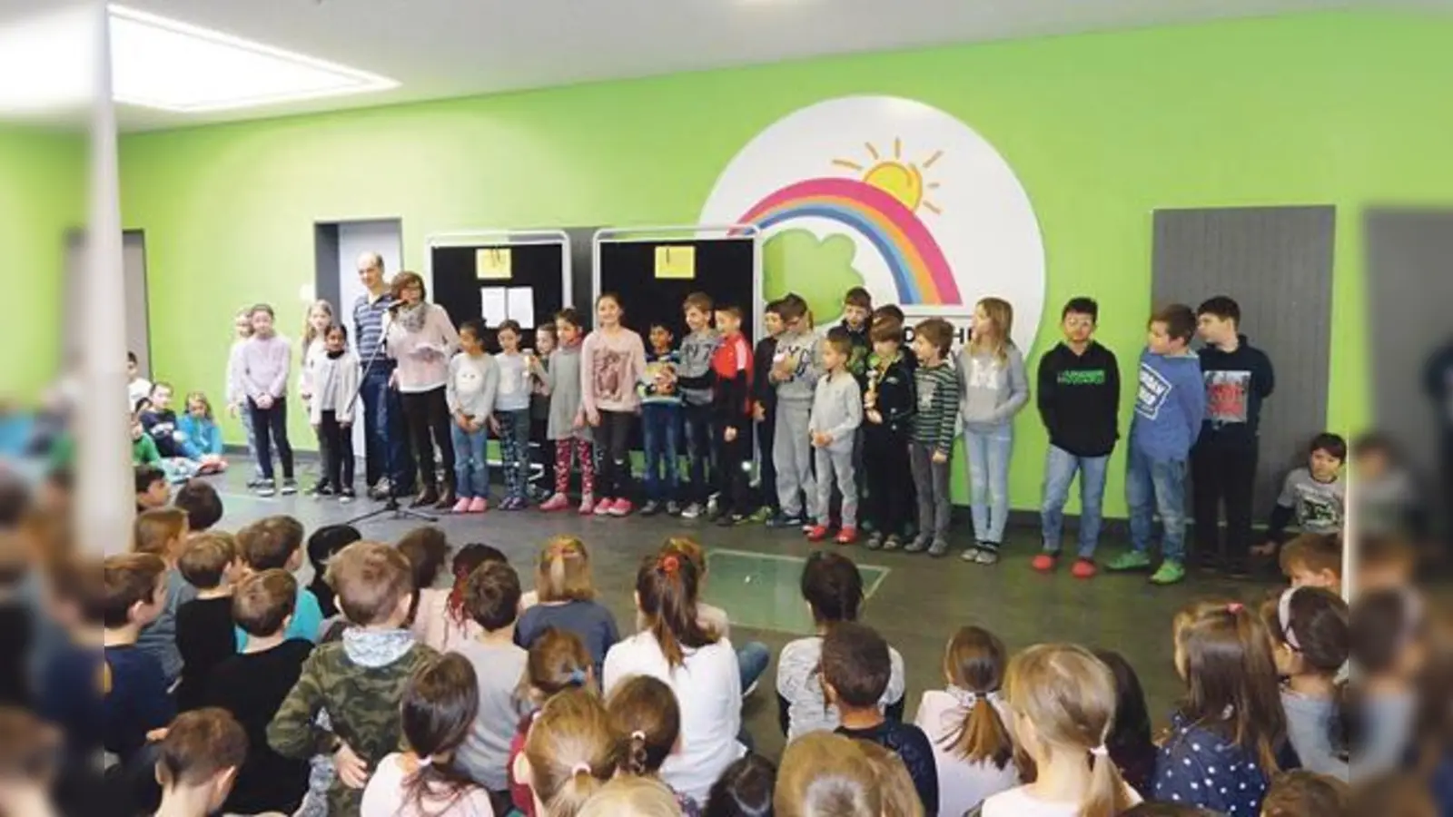 Sieben Pokale konnten die zehn Teams der Grundschule Garching-West erringen.	 (Foto: Grundschule Garching West)