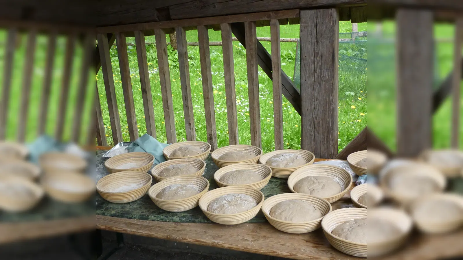 Bei der Aktion im Umweltgarten wird frisches Brot im Traidkasten gebacken. Jetzt schnell anmelden. (Foto: VA)