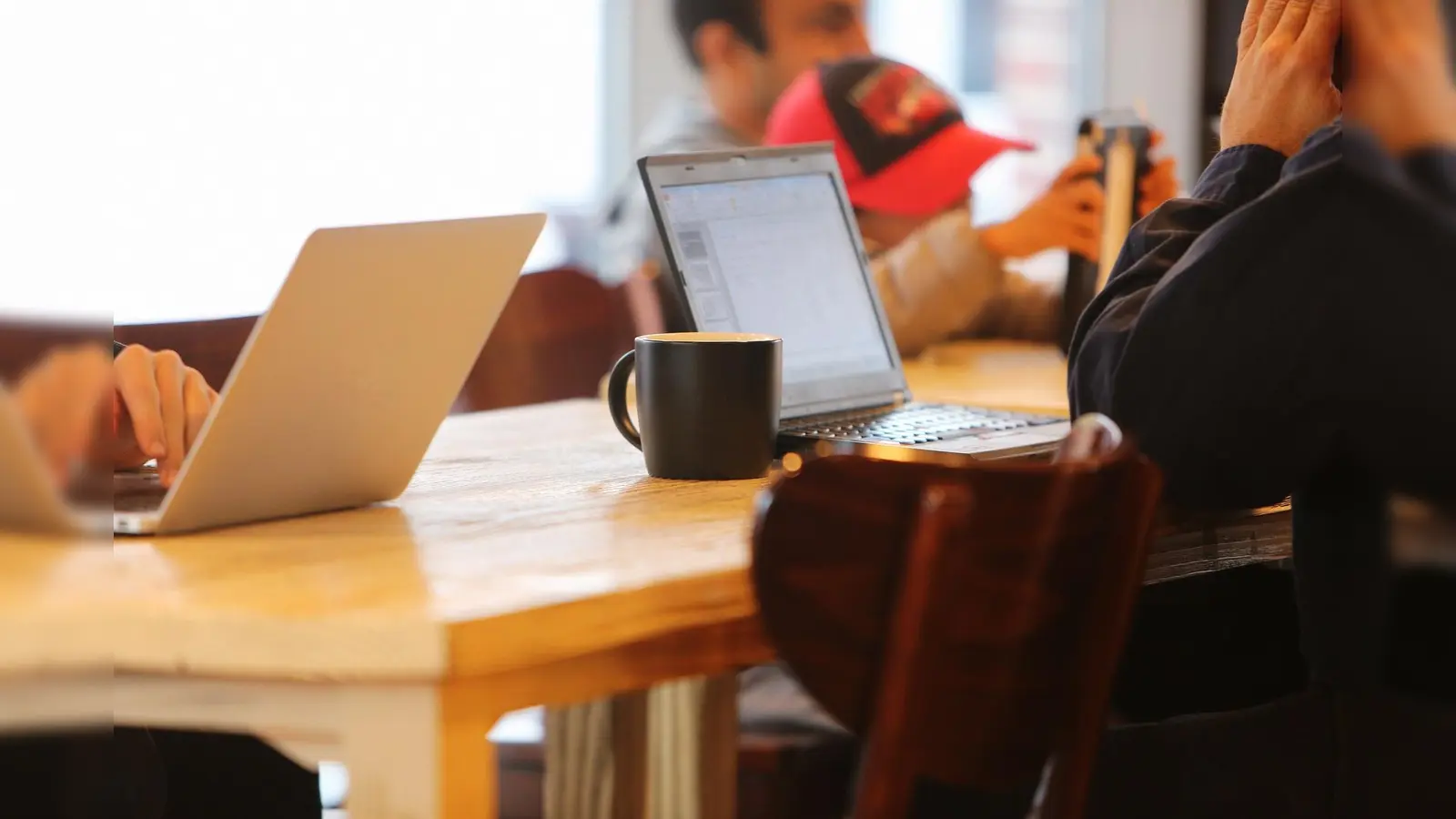 Wer Beratung oder Hilfe zur Selbsthilfe braucht, ist beim Digitalcafé in der Mohrvilla genau richtig.  (Foto: VA)