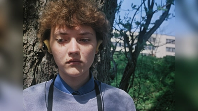 „Naerata ometi“ (Lach doch mal) ist ein Drama aus der Estnischen SSR von 1985. Untermalt mit Musik von Bob Dylan und Janis Joplin erzählt es von einer Gesellschaft zwischen Routine und Freiheitssehnsucht.  (Foto: © Filmmuseum )