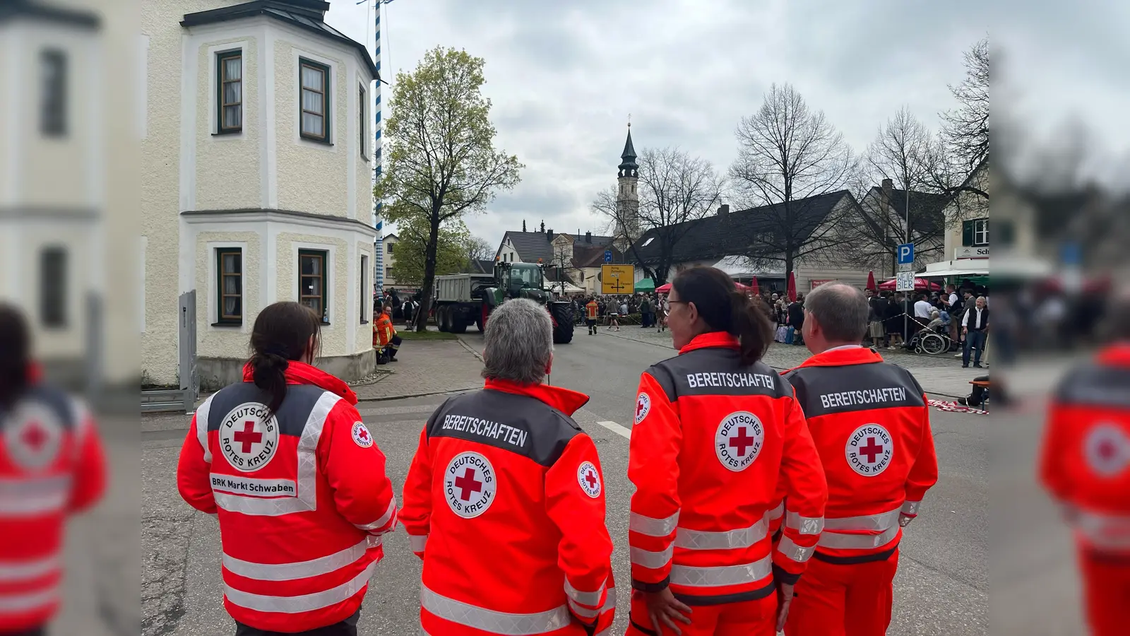 Die BRK-Bereitschaft sorgte mit ihrem Einsatz dafür, dass viele Bürger fröhlich in den Mai starten konnten. (Foto: BRK)