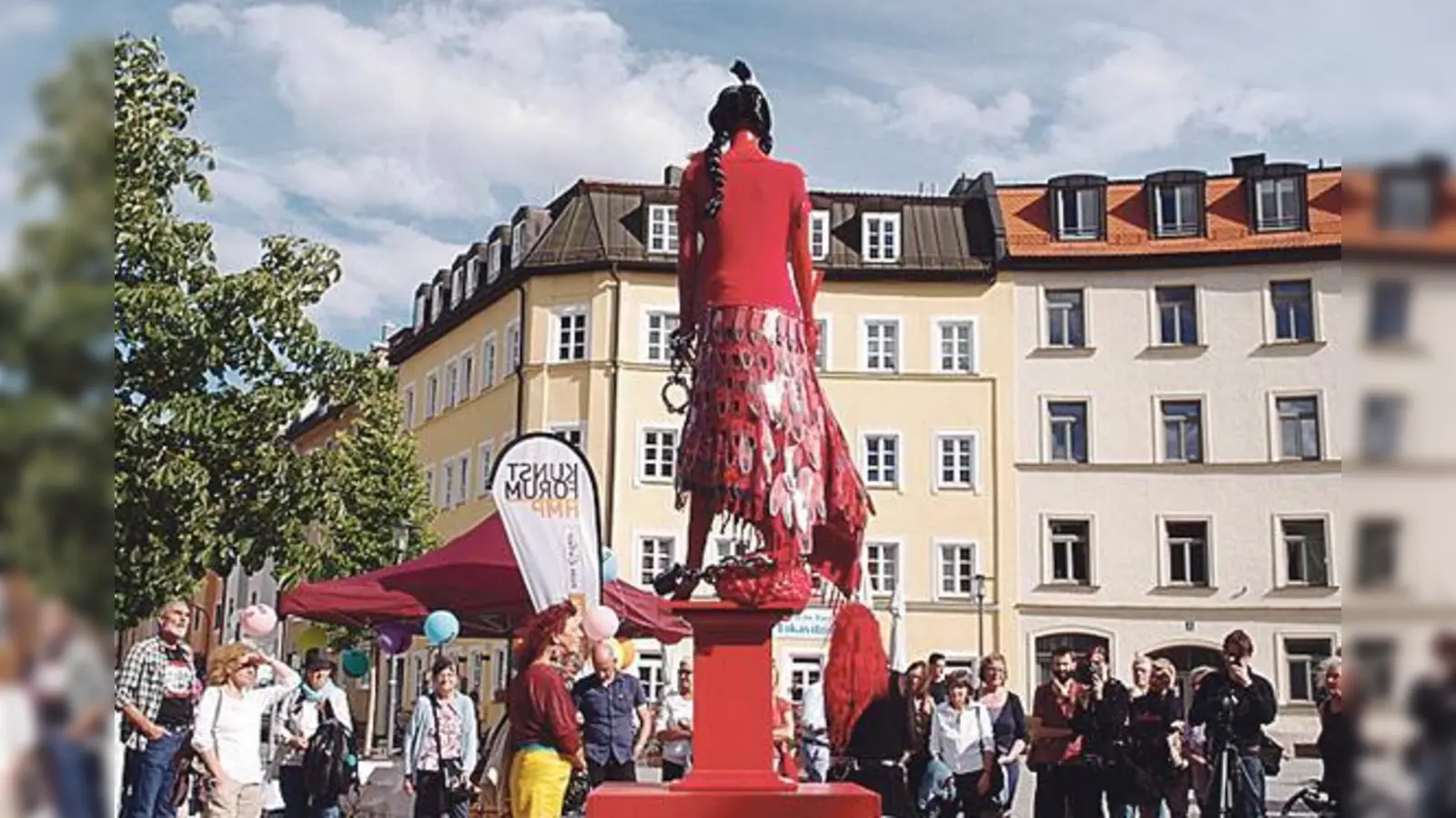 Am Hans-Mielich-Platz wurde jetzt von der Bürgerinitiative Mehr Platz zum Leben ein neues Kunstwerk aufgestellt. 	 (F: VA)