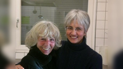 Die Südtirolerin Giacinta Covi (r.), auf dem Bild mit der ehrenamtlichen Helferin Renate Lepszy, hat das Team des ASZ Aubing acht Wochen lang tatkräftig unterstützt. (Foto: pi)