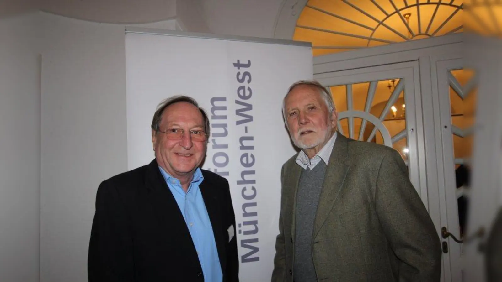 Weg von der Kultur? Nein, das gehört zur Lebens- und Denkkultur: Klaus Herber (l.) mit einem der Referenten der erfolgreichen Wissenschaftsreihe, Prof. Hermann Wolter. (Foto: us)