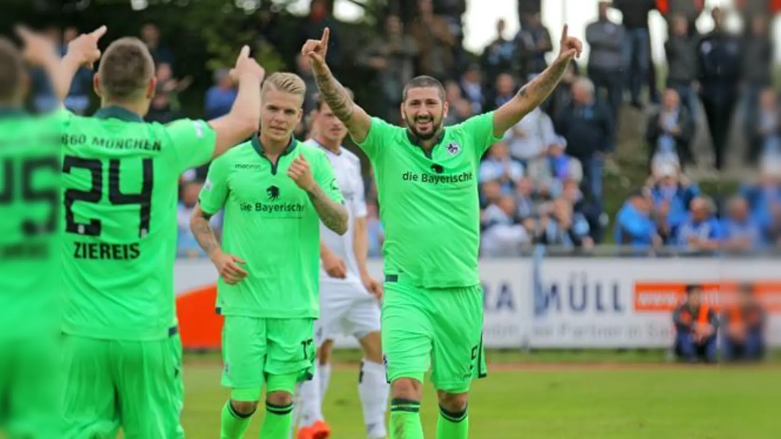 Torfreuden: Sascha Mölders nach dem 3:0.  (Foto: Anne Wild)