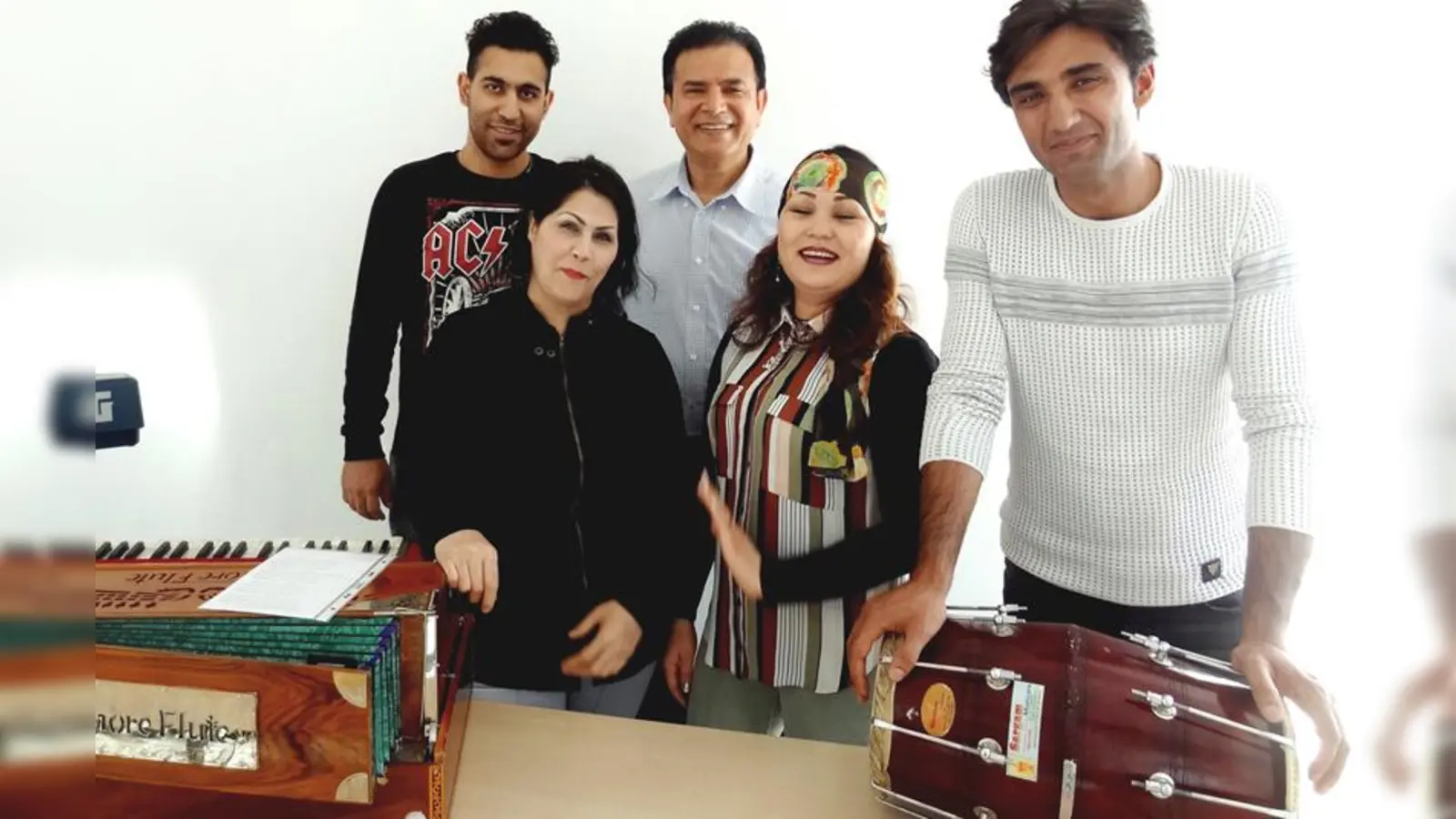 Die Künstlerfreunde warten auf Besucher. (Foto: privat)