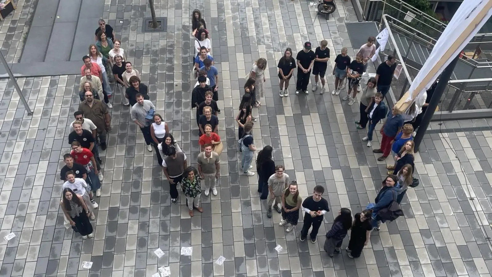 No: Die Schülerinnen und Schüler setzten ein sichtbares Zeichen gegen Rassismus. (Foto: TMG)