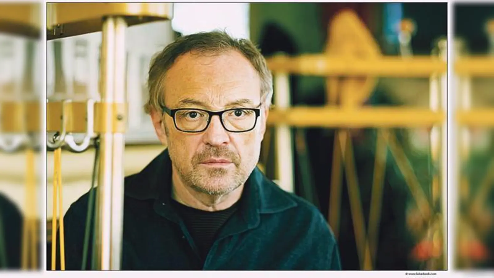 Das Publikum liebt seinen Hader, der sich gerne auch mal rar macht, um dann wieder voller Inspirationen die Menschen mit Wahrheiten zu konfrontieren.	 (Foto: ©www.lukasbeck.com)