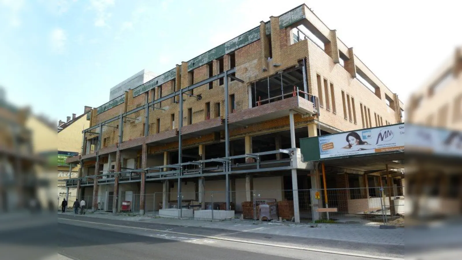 2011: Nach 20 Jahren Leerstand war gerade ein Sanierungsversuch des Beck-Hauses wieder abgebrochen worden. (Foto: kö)