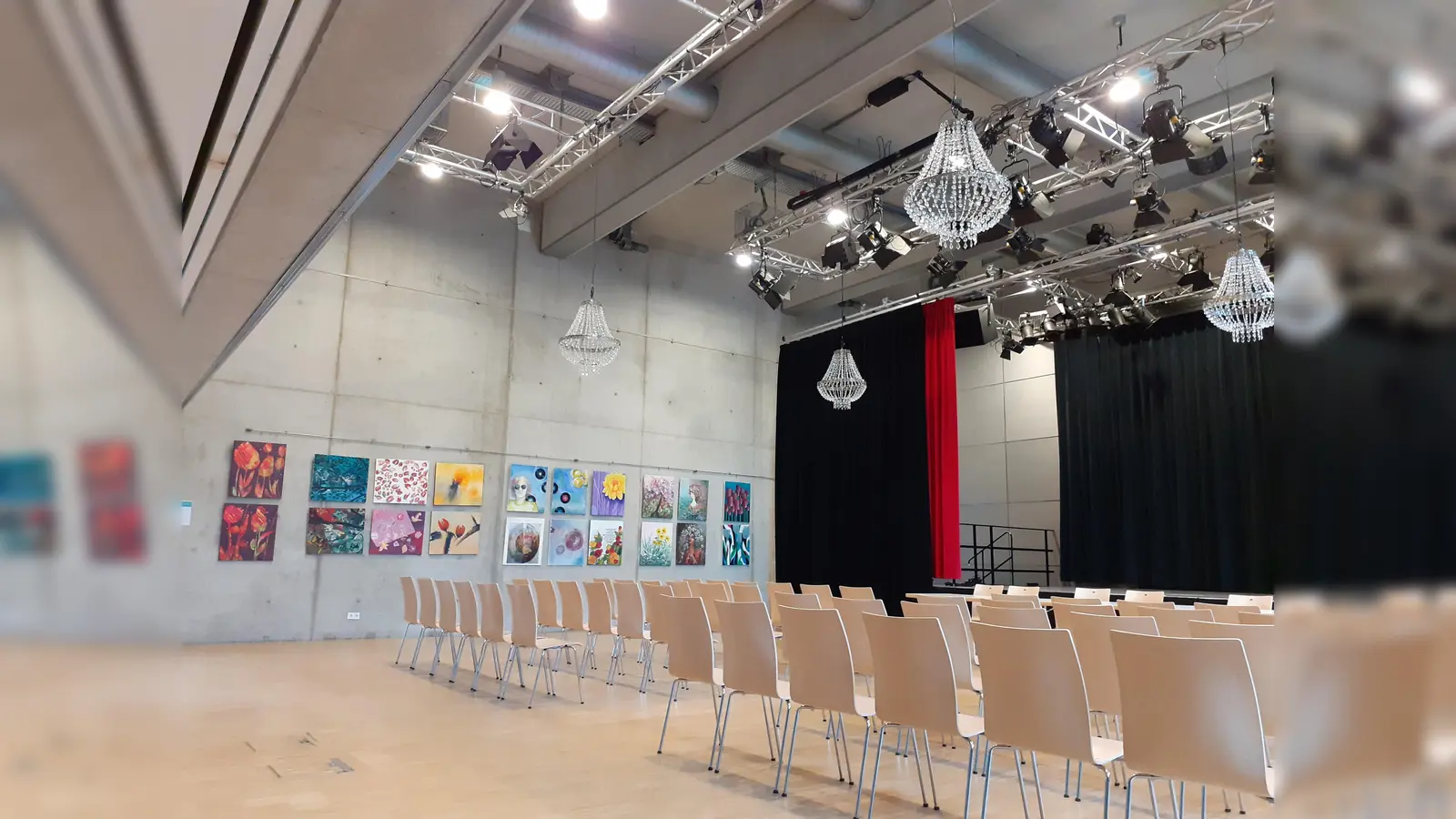 Im geräumigen Erbslöh-Saal des Kulturhauses Milbertshofen können die beiden Konzerte nun am 14. Januar bei jeder Witterung stattfinden. (Foto: mha)