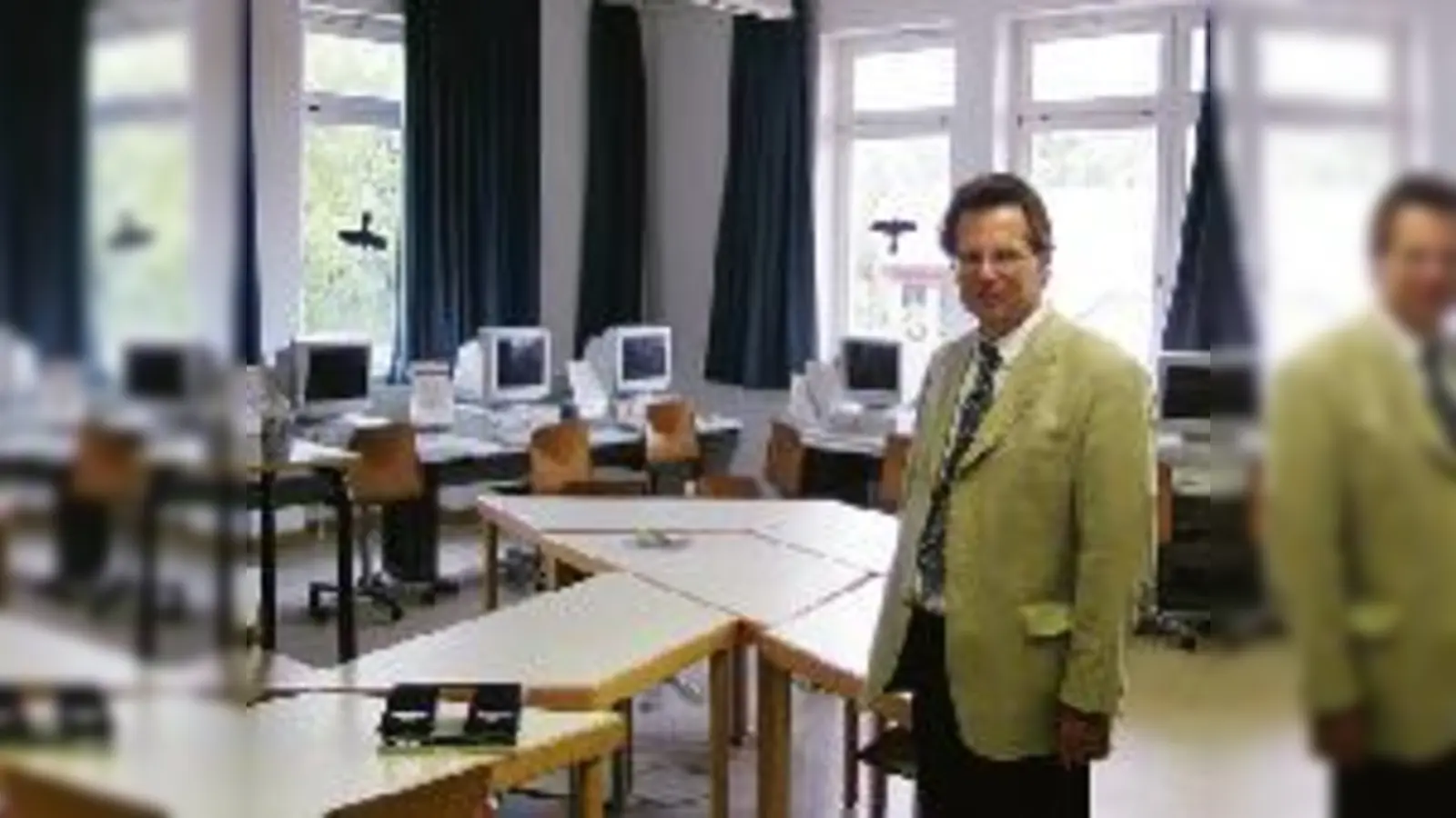 Der neu ausgestattete EDV-Raum der Haldenberger-Hauptschule hat Platz für viele Schüler. Jetzt hofft Rektor Strobel nur noch, dass dieser auch genutzt wird.	  (Foto: ras)