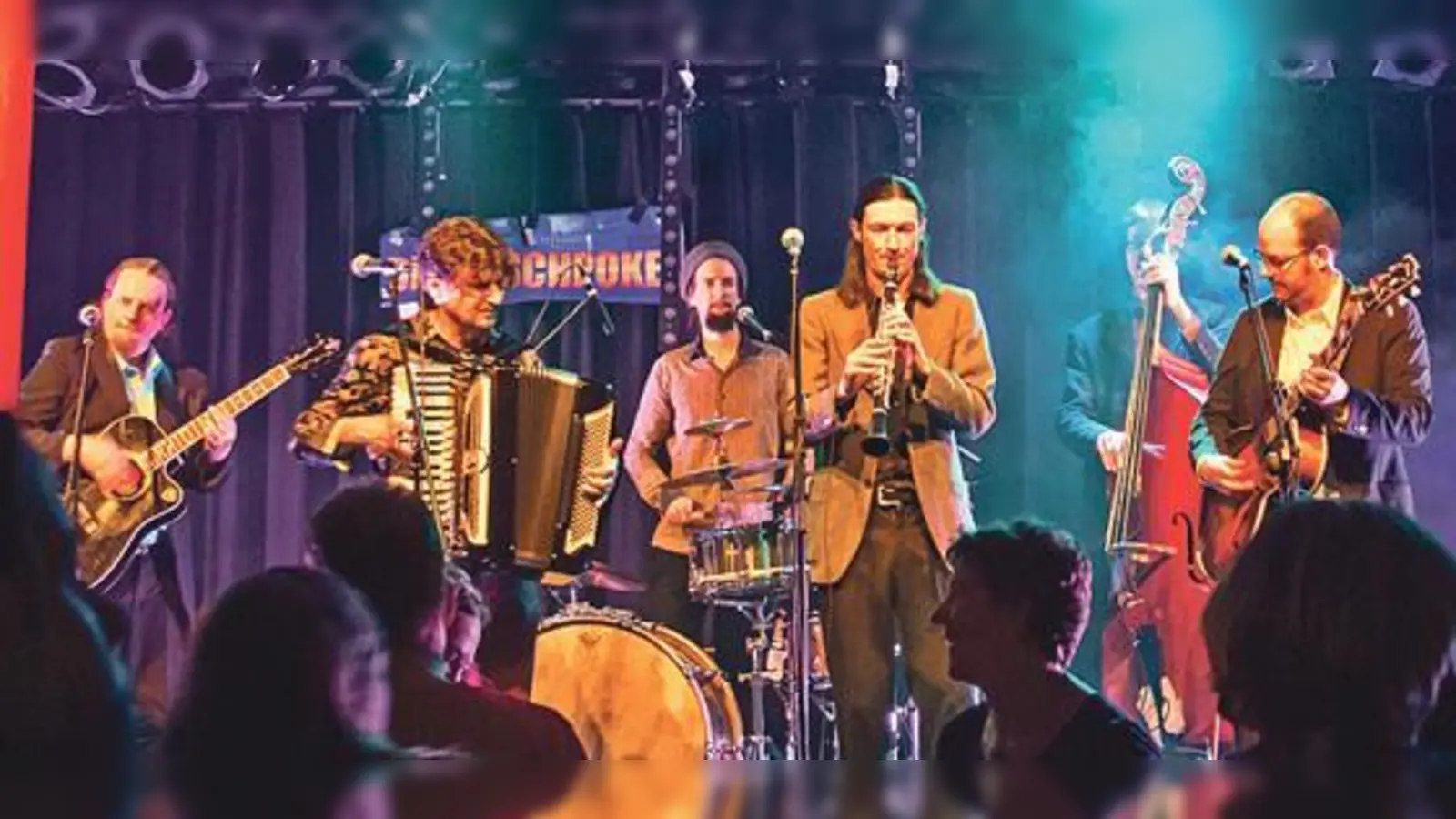 Schon die Zusammenstellung der Instrumente macht deutlich: Hier geht's rund. Meschpoke macht vor allem Musik mit und für Lebensfreude.  	 (Foto: VA)