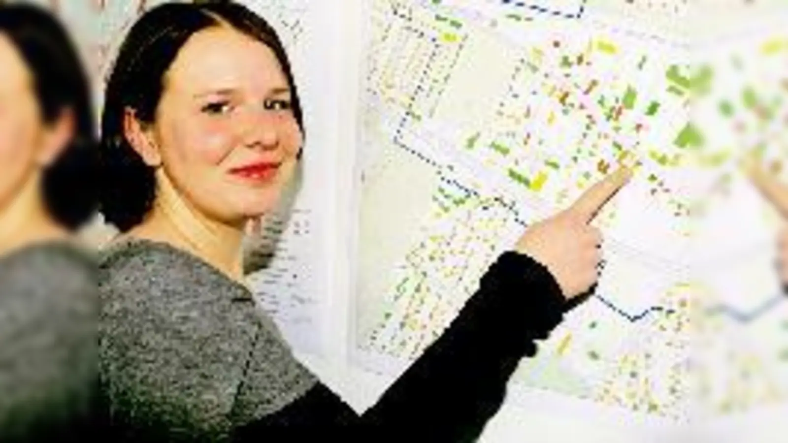 Selma Last zeigt den Standort des Stadtteilladens im Herzen Truderings.	 (Foto: kk)