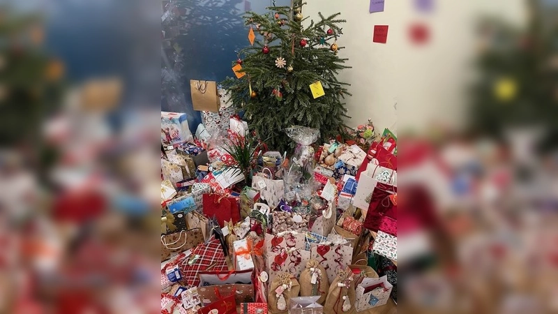 Die Germeringer Bürger bereiteten mit ihren Geschenken vielen Senioren eine große Freude. (Foto: AWO Germering)