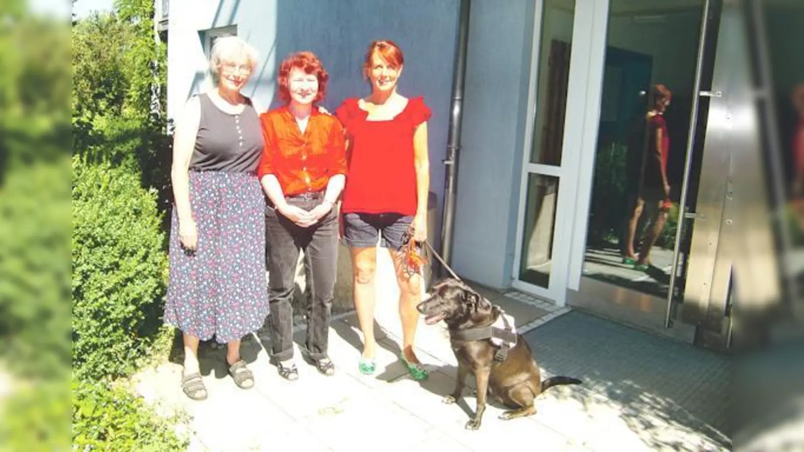 Engagieren sich für »Wohnen ohne Auto« (v. li.): Sprecherin Gunhild Preuß-Bayer, Bewohnerin und Lokalpolitikerin Eva Döring und Monika Breiter.	 (Foto: ikb)