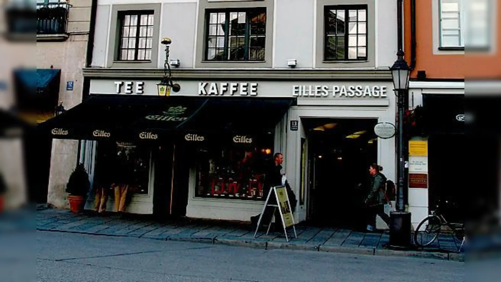 »Kaffeegschichtn« aus 300 Jahren: Bei einer Führung erzählt Anneliese Döhring mehr zum Thema. 	 (Foto: VA)