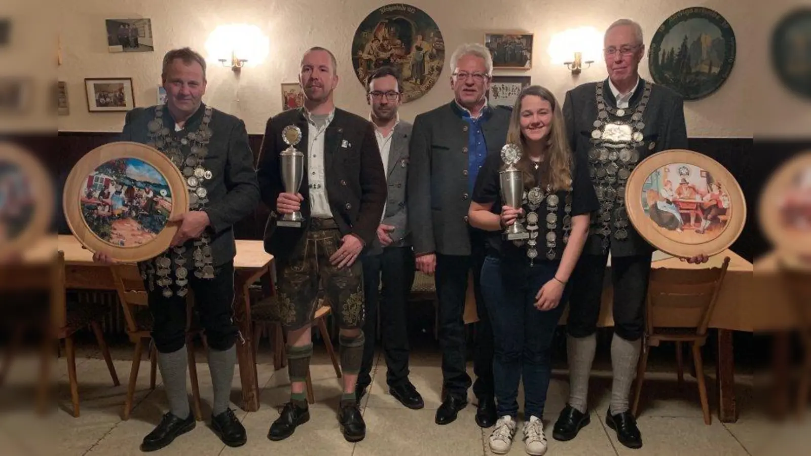Peter Obermeier, Michael Schreil, Alex Petzold (Sportleiter), Donald Sieweck (zweiter Schützenmeister), Rebecca Obermeier, Josef Fischer (von links). (Foto: Mario Sieweck)