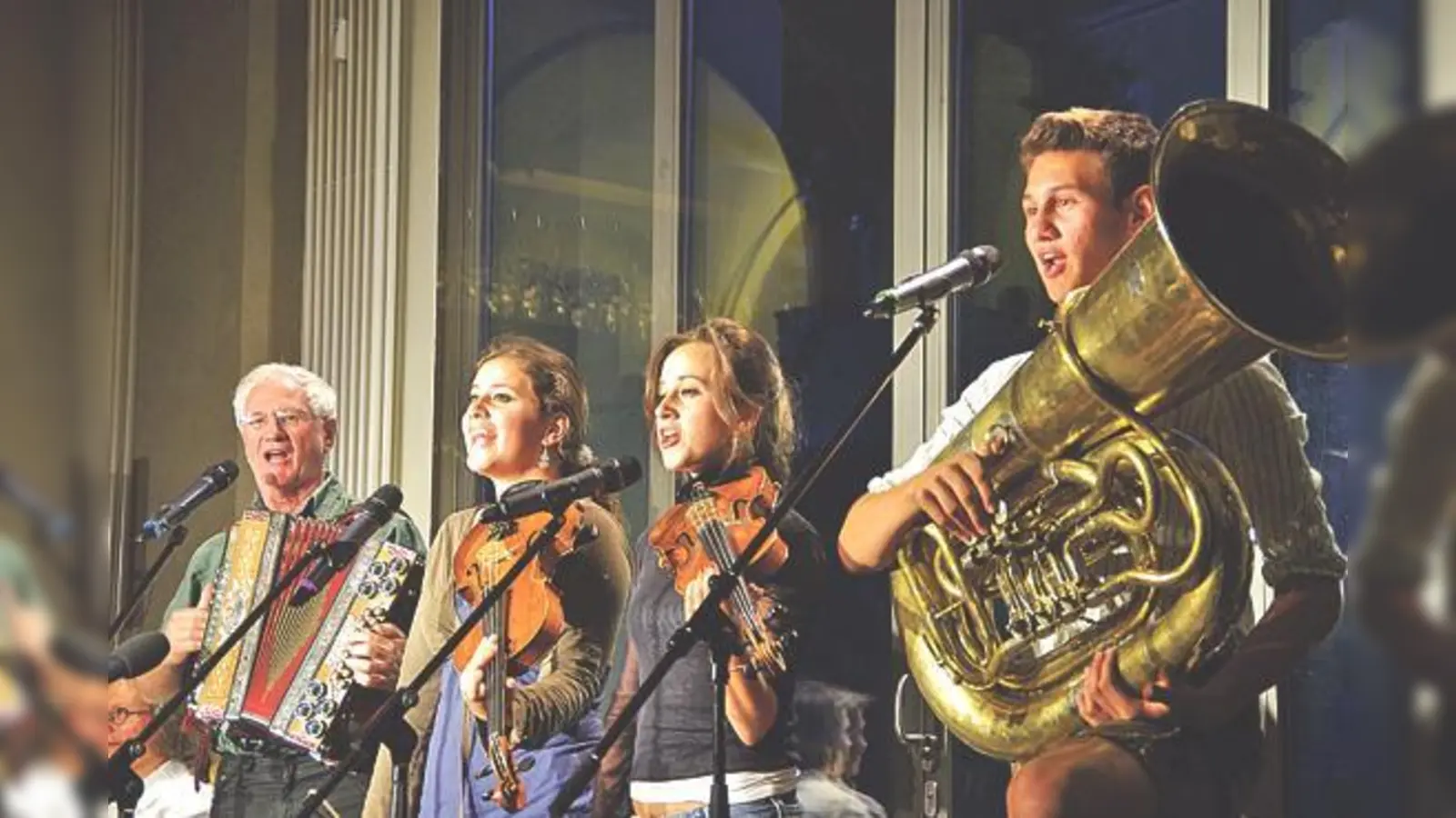Die Jugend macht mit: Die Wellbappn bestehen aus zwei Generationen.	 (Foto: VA)