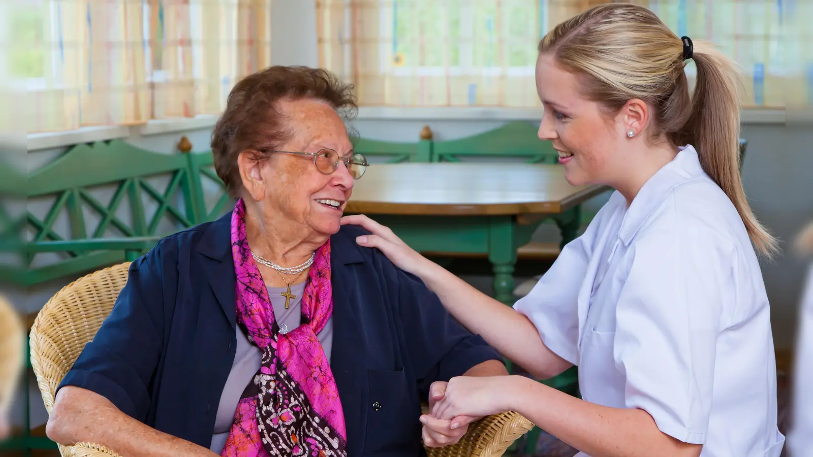 Über 80 Prozent der Personen mit einem Pfelgegrad werden in Bayern in der häuslichen Pflege versorgt.  (Symbolbild: Erwin Wodicka/Modell Colourbox.com)
