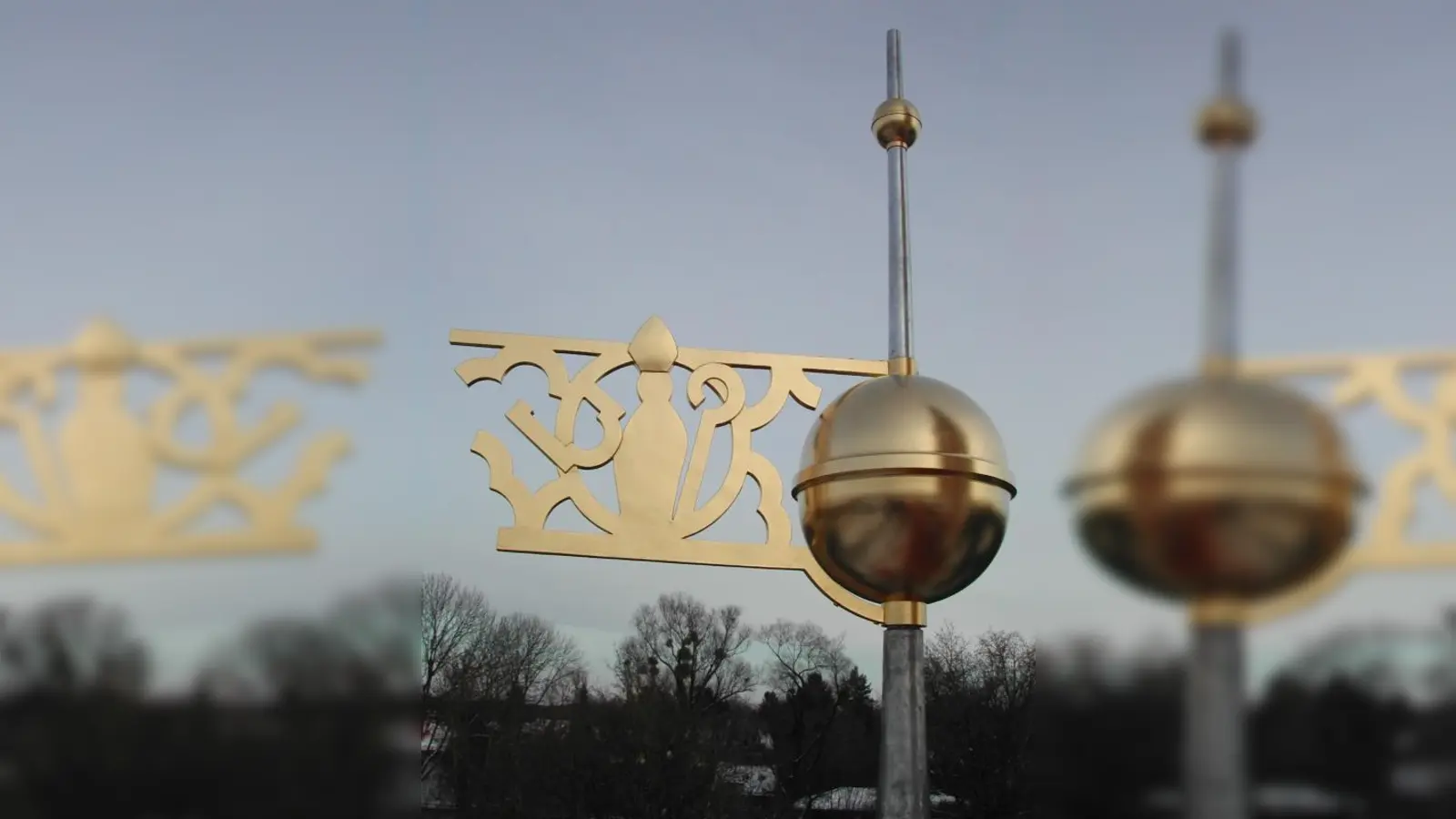 Der von Otto Baier eigens für St. Wolfgang geschaffene Firstschmuck (Foto: Otto Baier)