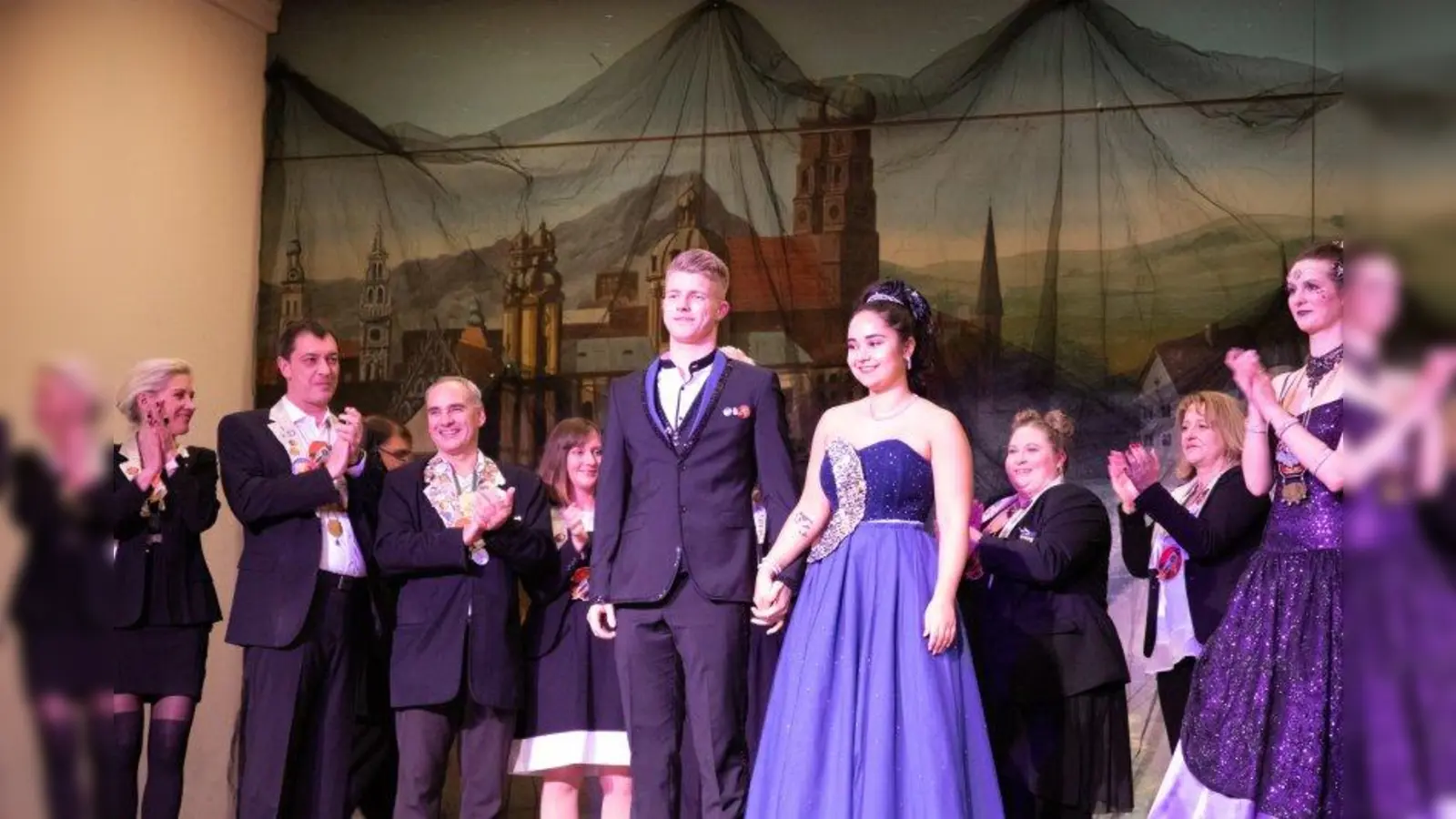 Prinzenpaar: Manuel I. und Sarah I. wurden im Rahmen des Inthronisationsballs des Faschingslcubs Neuhausen e.V. offiziell vorgestellt. (Foto: FCN)