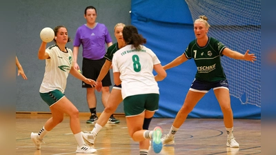 TSV Vaterstetten (weiß) gegen SV München-Laim in der Frauen-Bayernliga: Handball in und um München ist fast ausschließlich eine regionale Angelegenheit. (Foto: Christian Riedel)