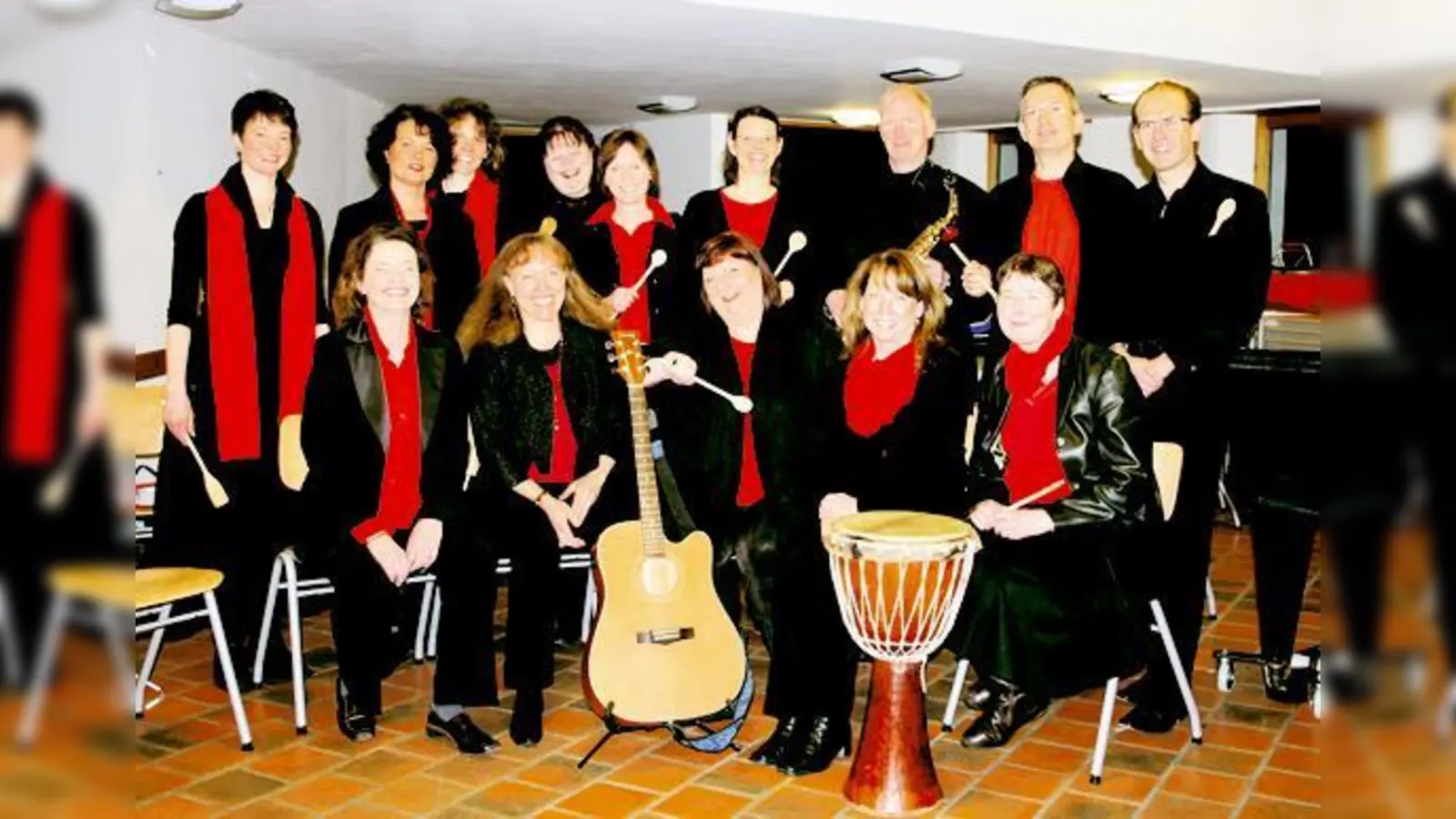 Kochlöffel statt Notenblatt: der mixn free-Chor aus Oberhaching macht sich stark für das Projekt »Unser tägliches Brot«.   (Foto: Woschée)