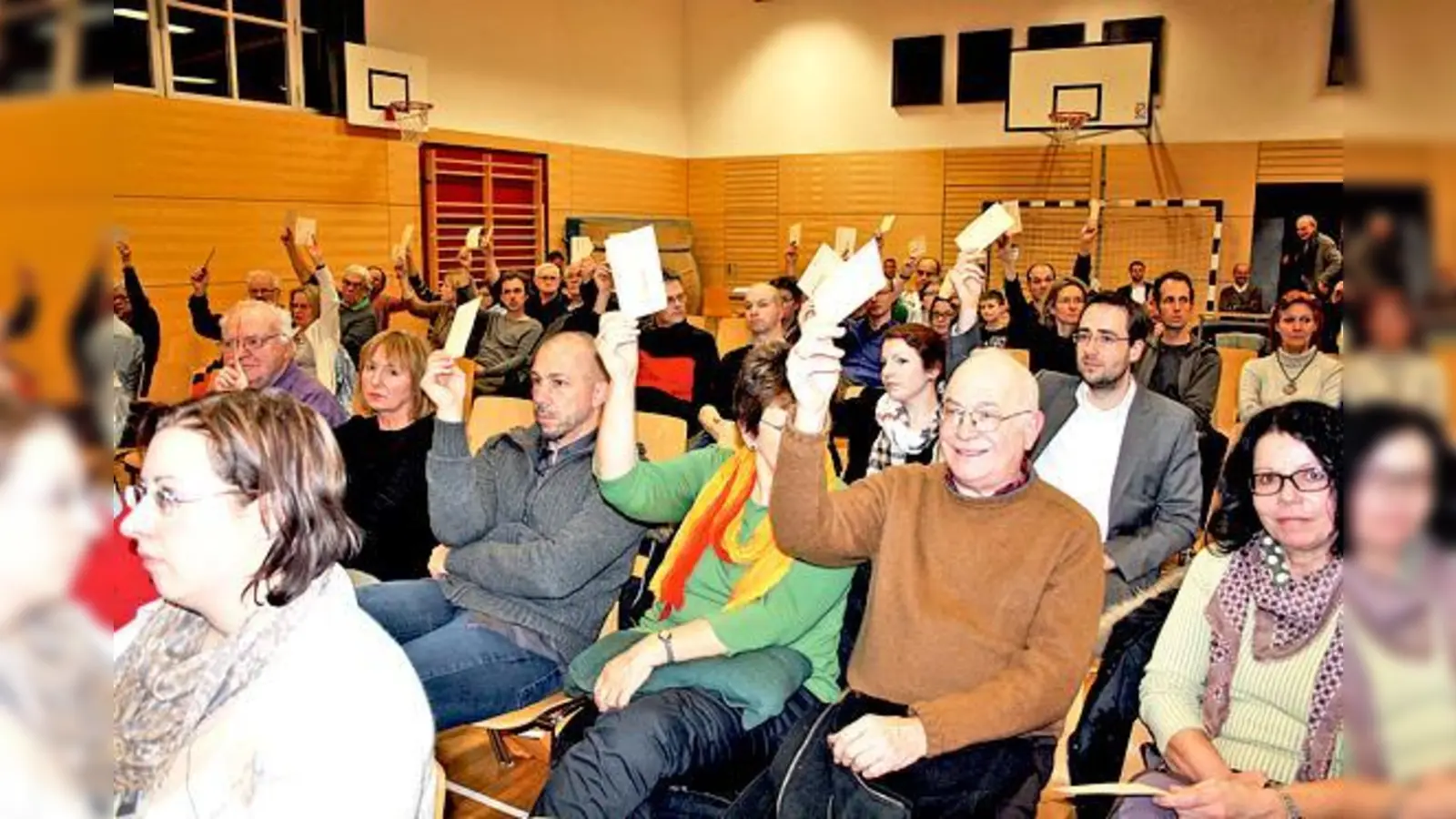 Mit rund 150 Teilnehmern war die Bürgerversammlung, die in der Turnhalle des Pestalozzi-Gymnasiums stattfand, gut besucht.	 (Foto: js)