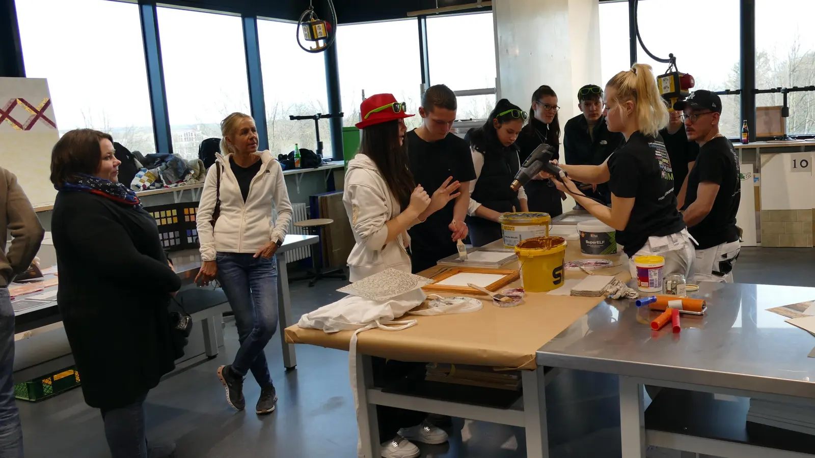 Bietet viele interessante Berufsaktionen für junge Leute zum Mitmachen: die 21. Ausbildungsmesse des Landkreises Weilheim-Schongau. (Foto: Landratsamt)