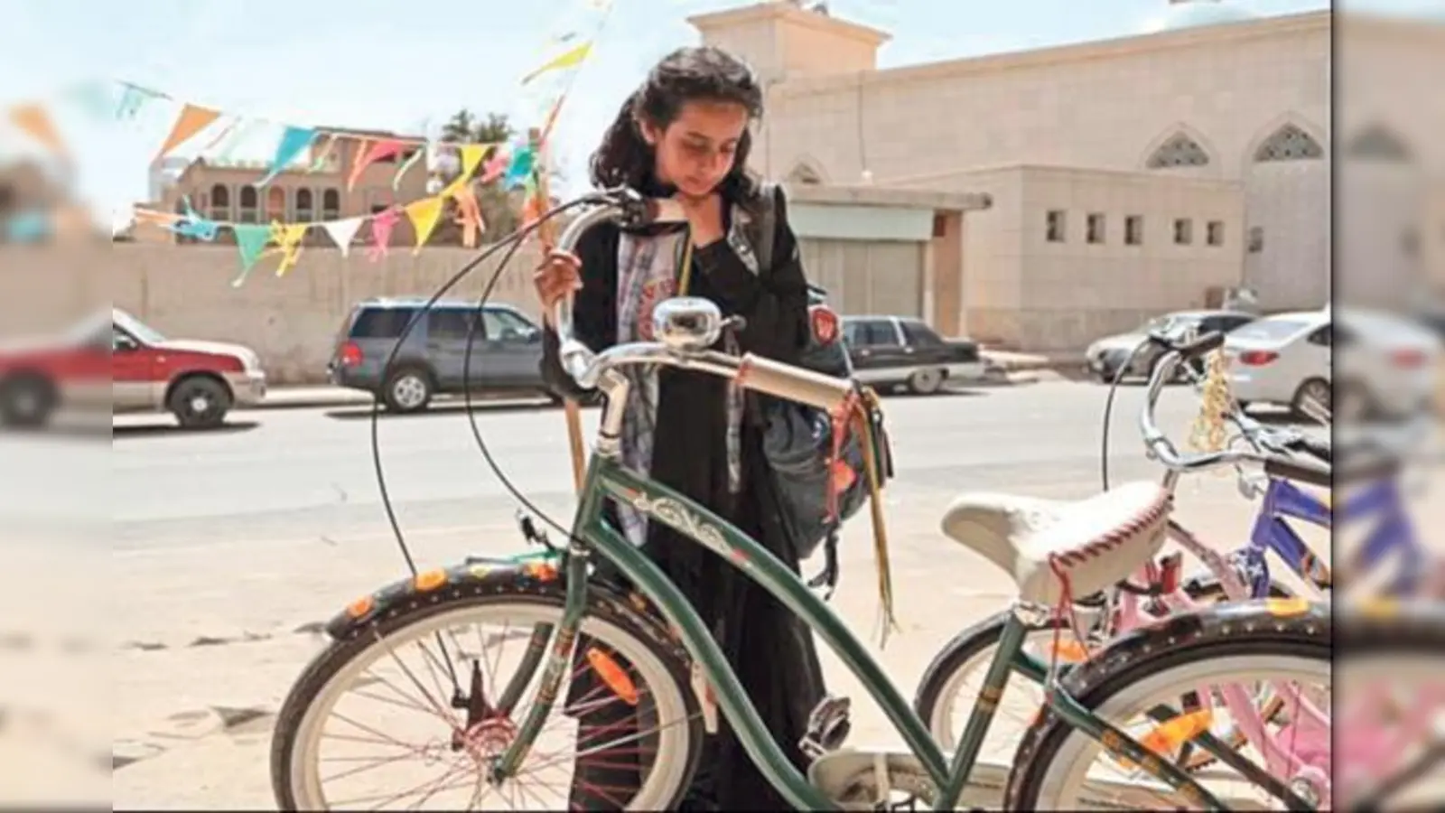 Dem Jubiläum »200 Jahre Fahrrad« widmet sich eine eigene Filmreihe. Hier eine Szene aus »Das Mädchen Wadjda« von der saudi-arabischen Regisseurin Haifaa Al Mansour.  (F.: VA)