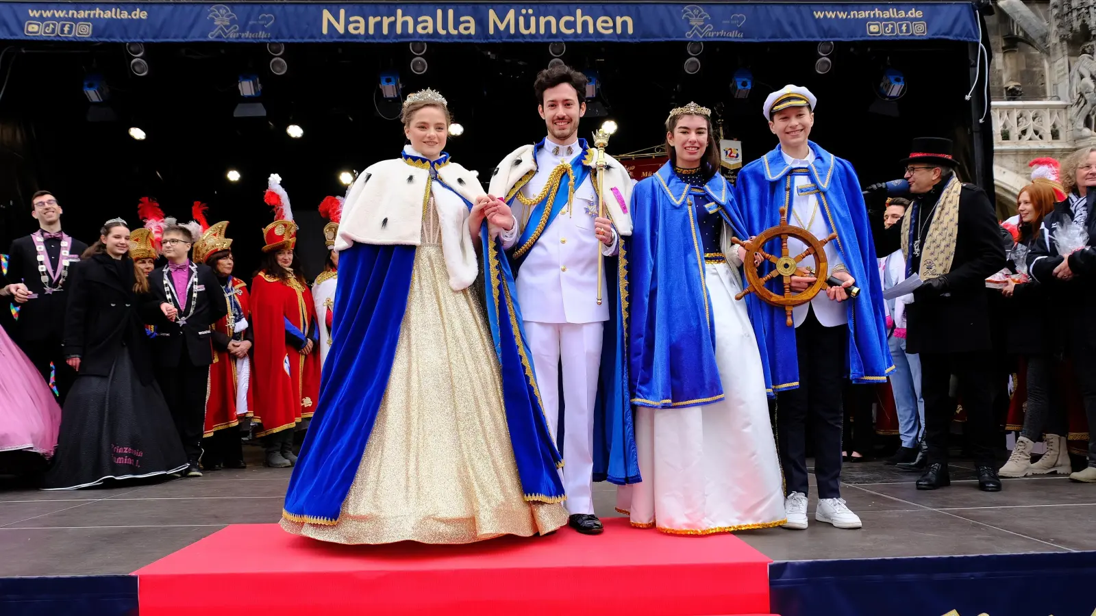 Hier strahlen alle frisch gekrönten Häupter um die Wette: „Ihre Lieblichkeit” Prinzessin Katharina I., „Seine Tollität” Prinz Frederik I., Kinderprinzessin Luna I. und Kinderprinz Viktor I. (v. r. n. l.).  (Foto: Robert Bösl)