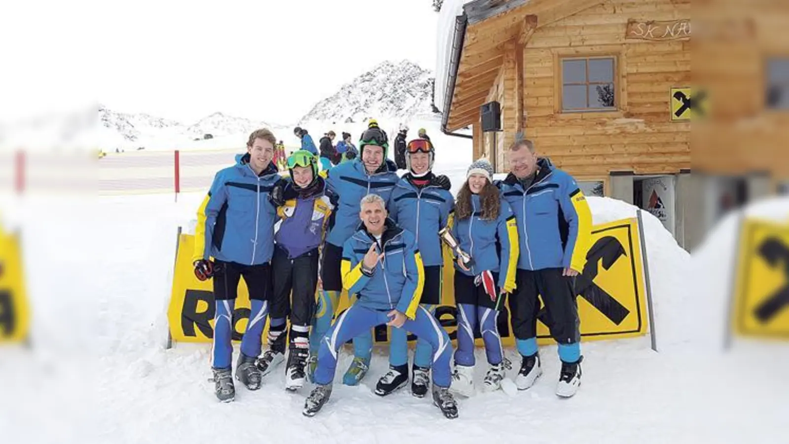 Erfolgreiche Skibobfahrer (v. l.): Maximilian Buchner, Fabian und Benedikt Bachmair, Simon und Silvia Steininger, Martin Bachmair, (vorne) Clemens Müller (Nationaltrainer).	 (Foto: BSBV)