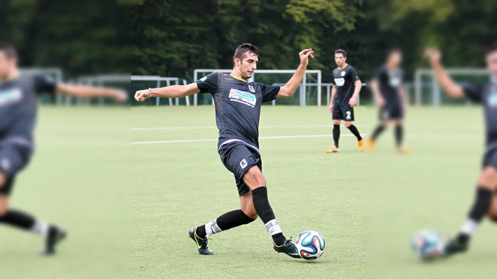 Doppelpack: Amateur-Löwe Altin Kolgeci.  (Foto: A. Wild)
