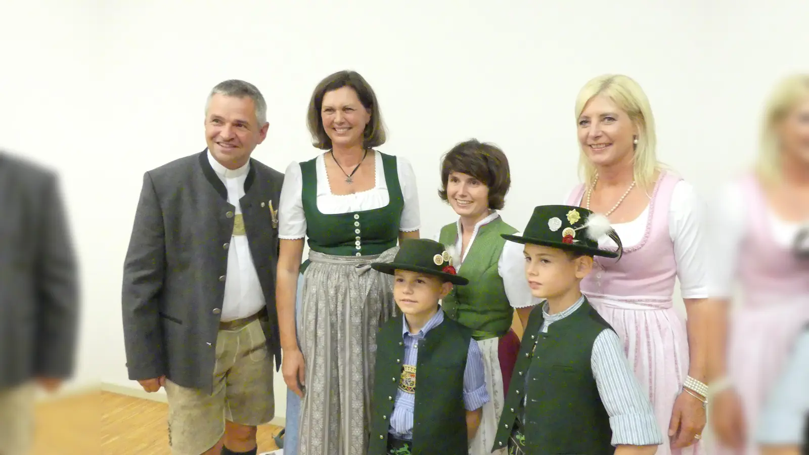 Landtagspräsidentin Ilse Aigner (2. v. r.) kam als polischer Ehrengast zum 600-jährigen Jubiläum der Wallfahrt in Maria Thalheim.  (Foto: MdL)